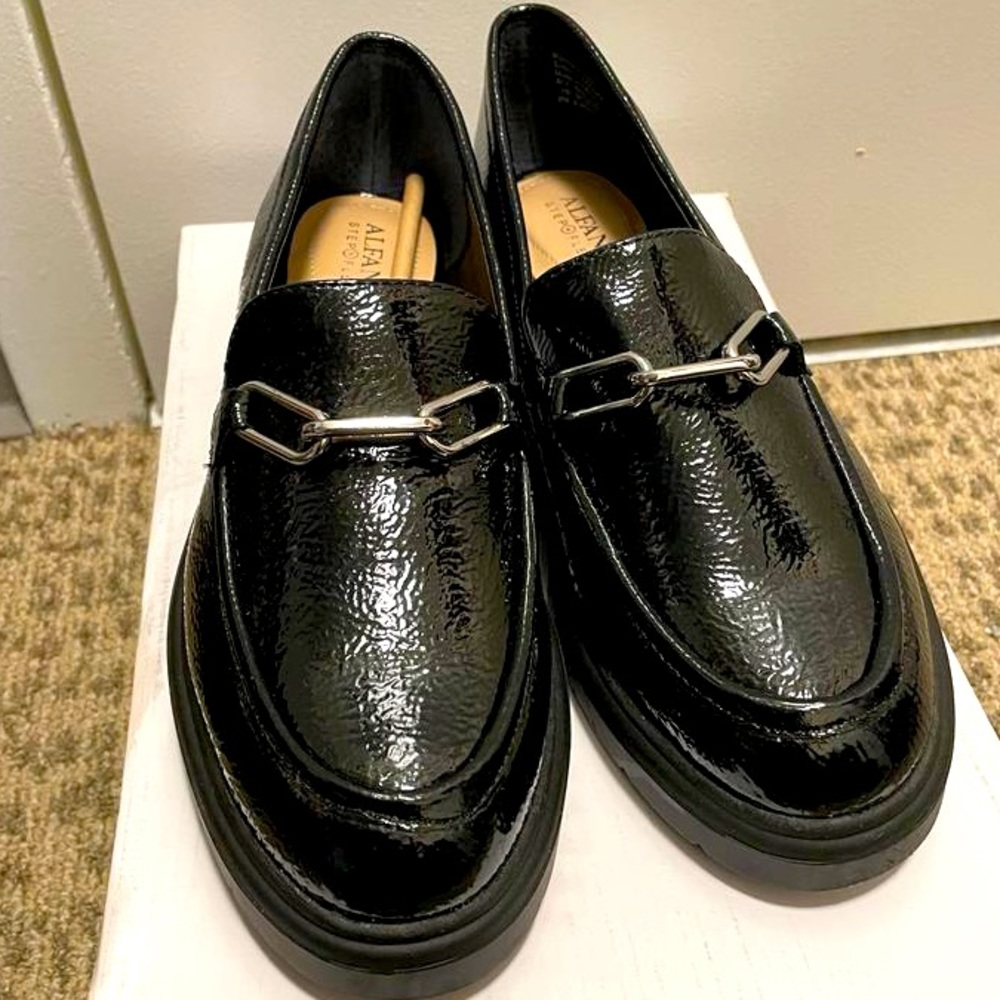 New! Woman’s loafers size 8